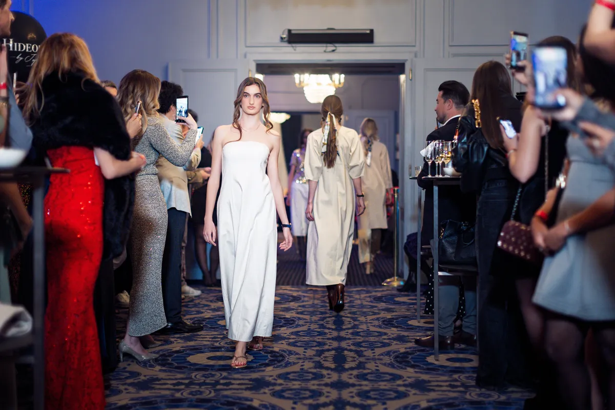 Runway cat-walk highlight