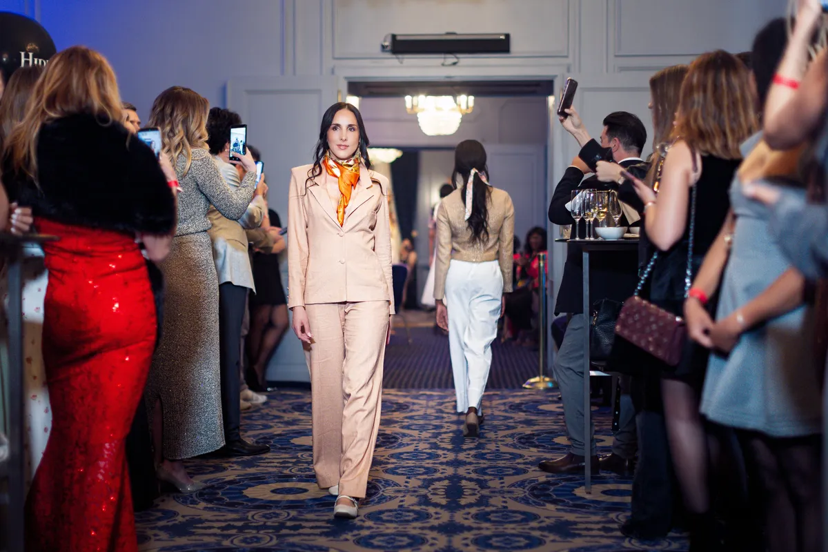 Runway cat-walk highlight