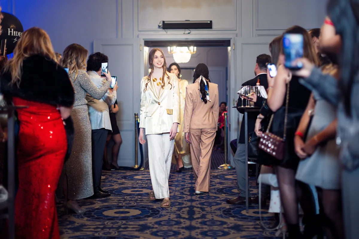 Runway cat-walk highlight
