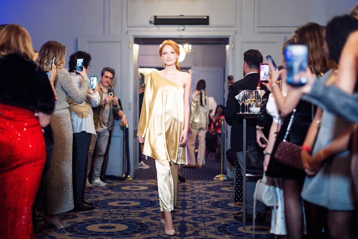 Runway cat-walk highlight